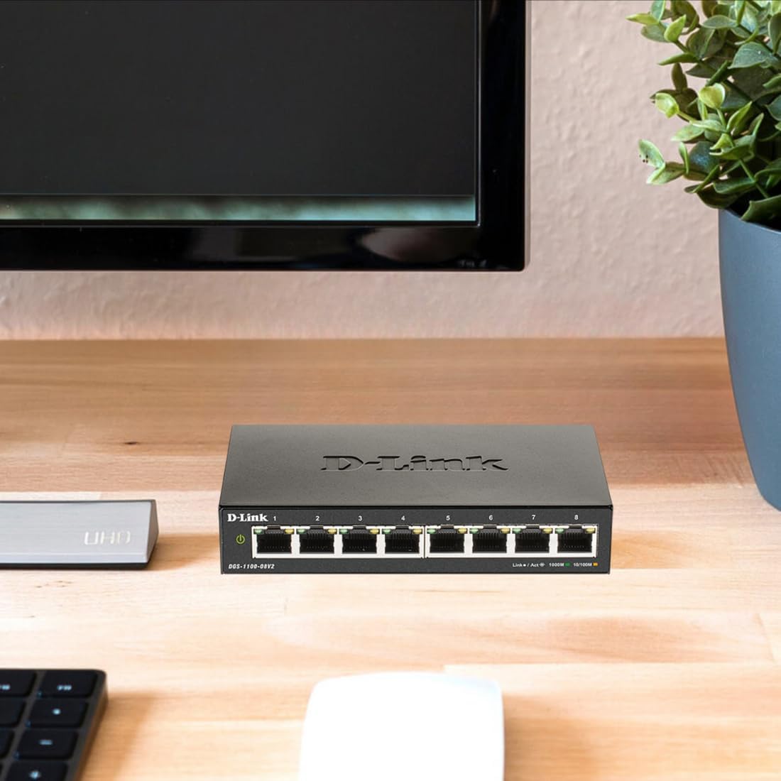 D-Link 8-Port Gigabit Smart Managed Desktop Switch — Being Shipped