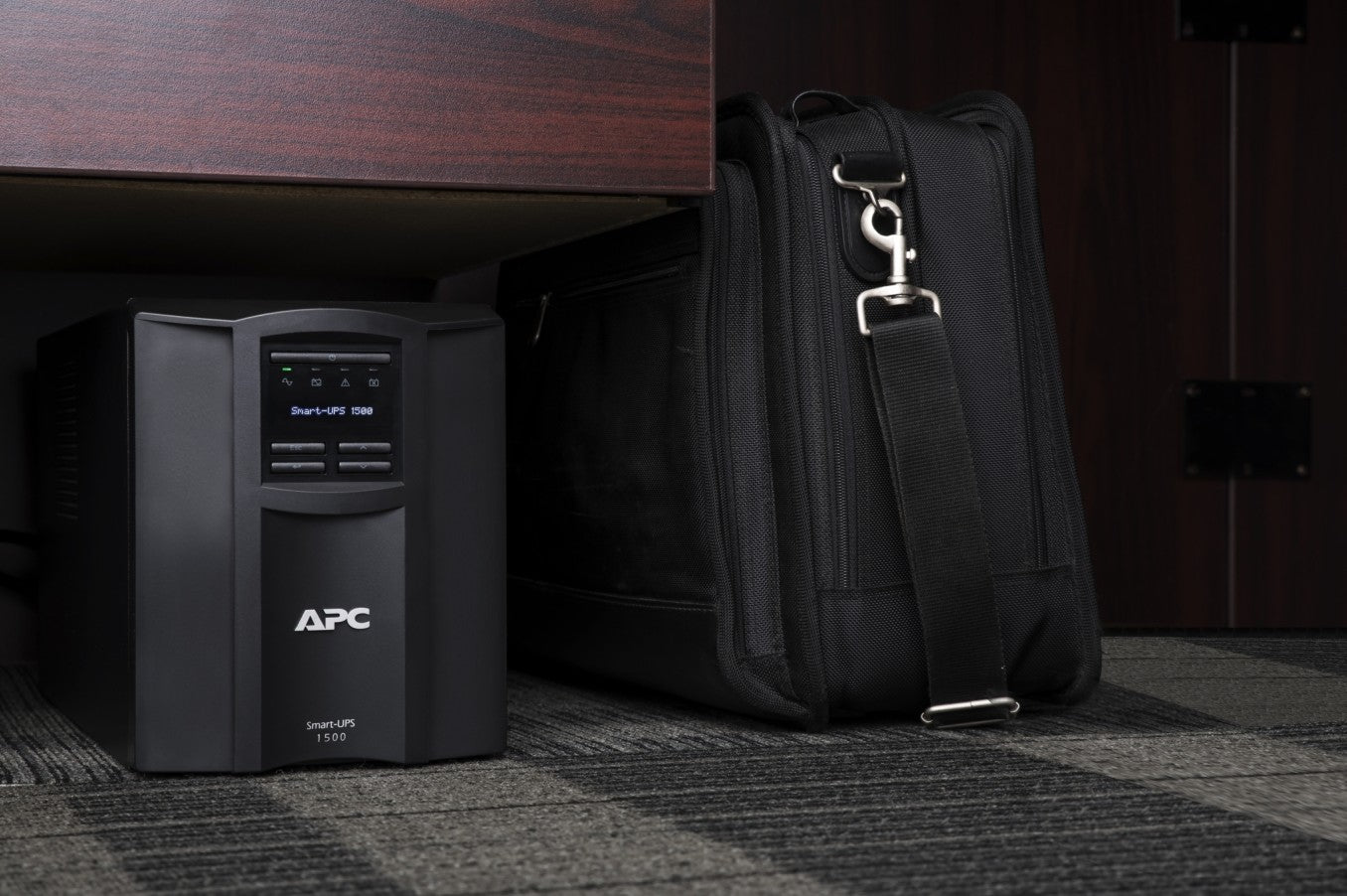 APC Smart-UPS, Line Interactive, 1500VA, Tower, 230V, 8x IEC C13 outlets, SmartConnect Port+SmartSlot, AVR, LCD